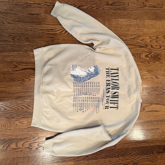 Taylor Swift The Eras Tour L sweatshirt - Picture 3 of 5